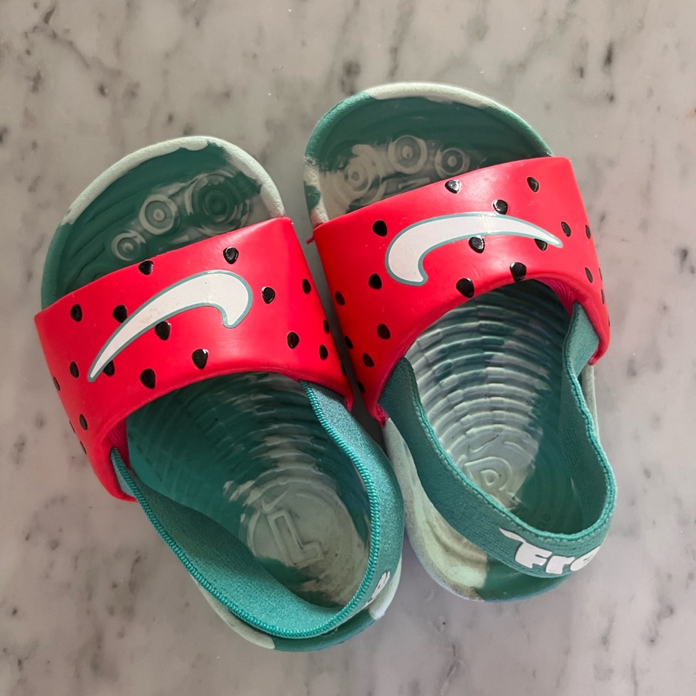 Nike kawa toddler 6c watermelon sandals